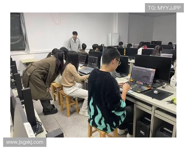 深度分析杭州足球队的运营策略与发展模式探讨