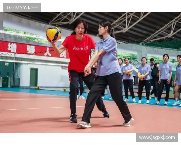与杨丽畅谈排球生涯中的挑战与成就，探索她的运动人生与心路历程
